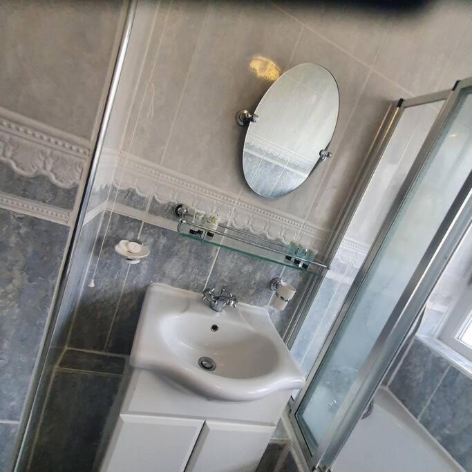 Апартаменты 3Beds Family Friendly In London With Good Transport Links Экстерьер фото