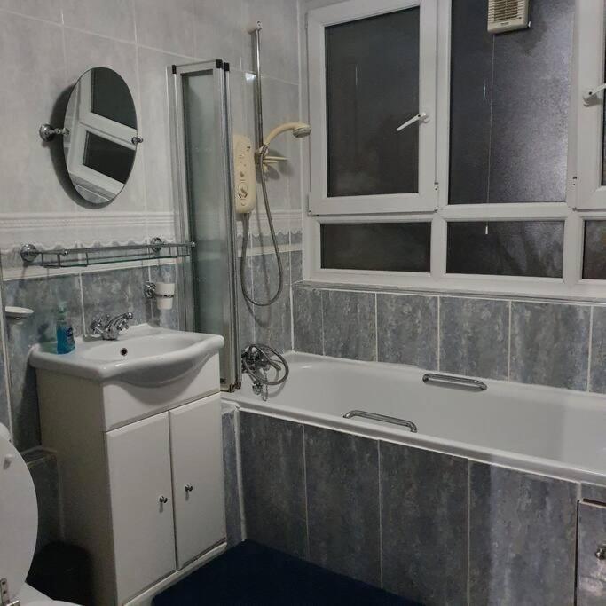 Апартаменты 3Beds Family Friendly In London With Good Transport Links Экстерьер фото